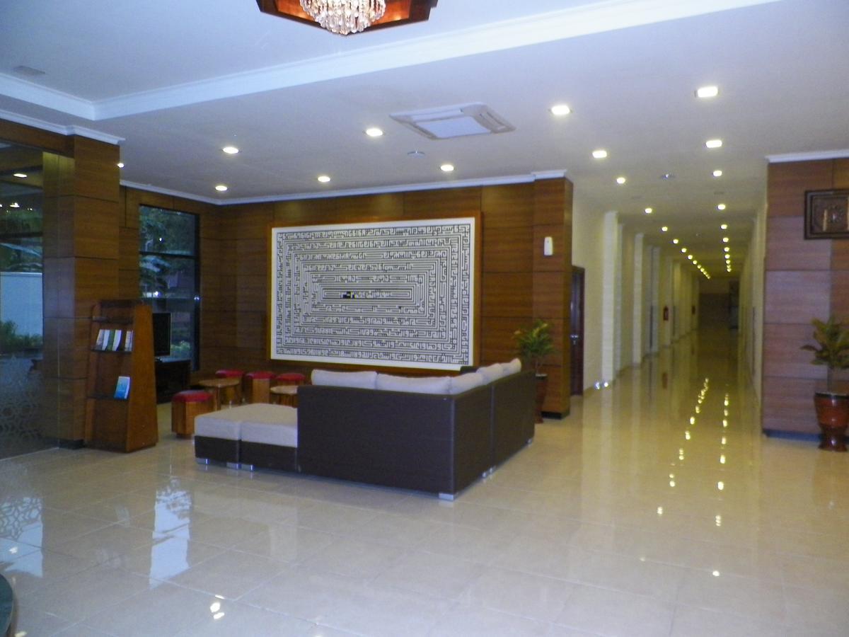 Multazam Hotel Solo Εξωτερικό φωτογραφία