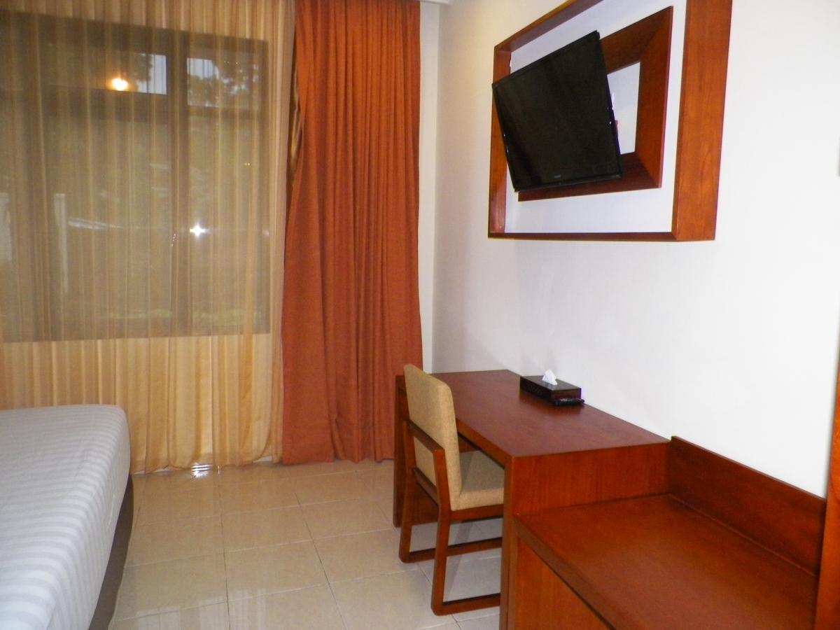 Multazam Hotel Solo Εξωτερικό φωτογραφία