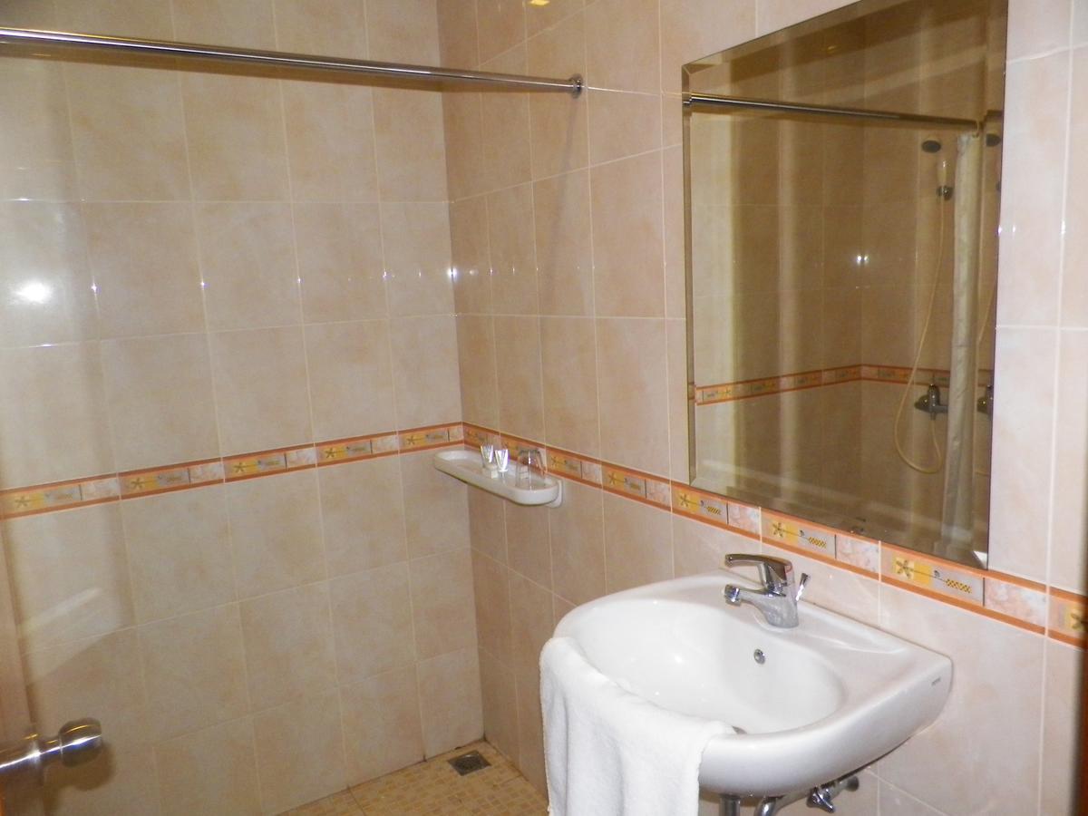 Multazam Hotel Solo Εξωτερικό φωτογραφία