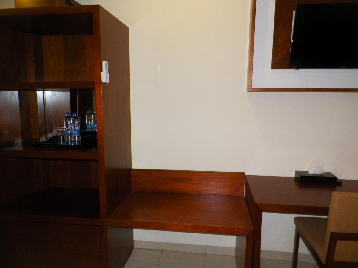 Multazam Hotel Solo Εξωτερικό φωτογραφία
