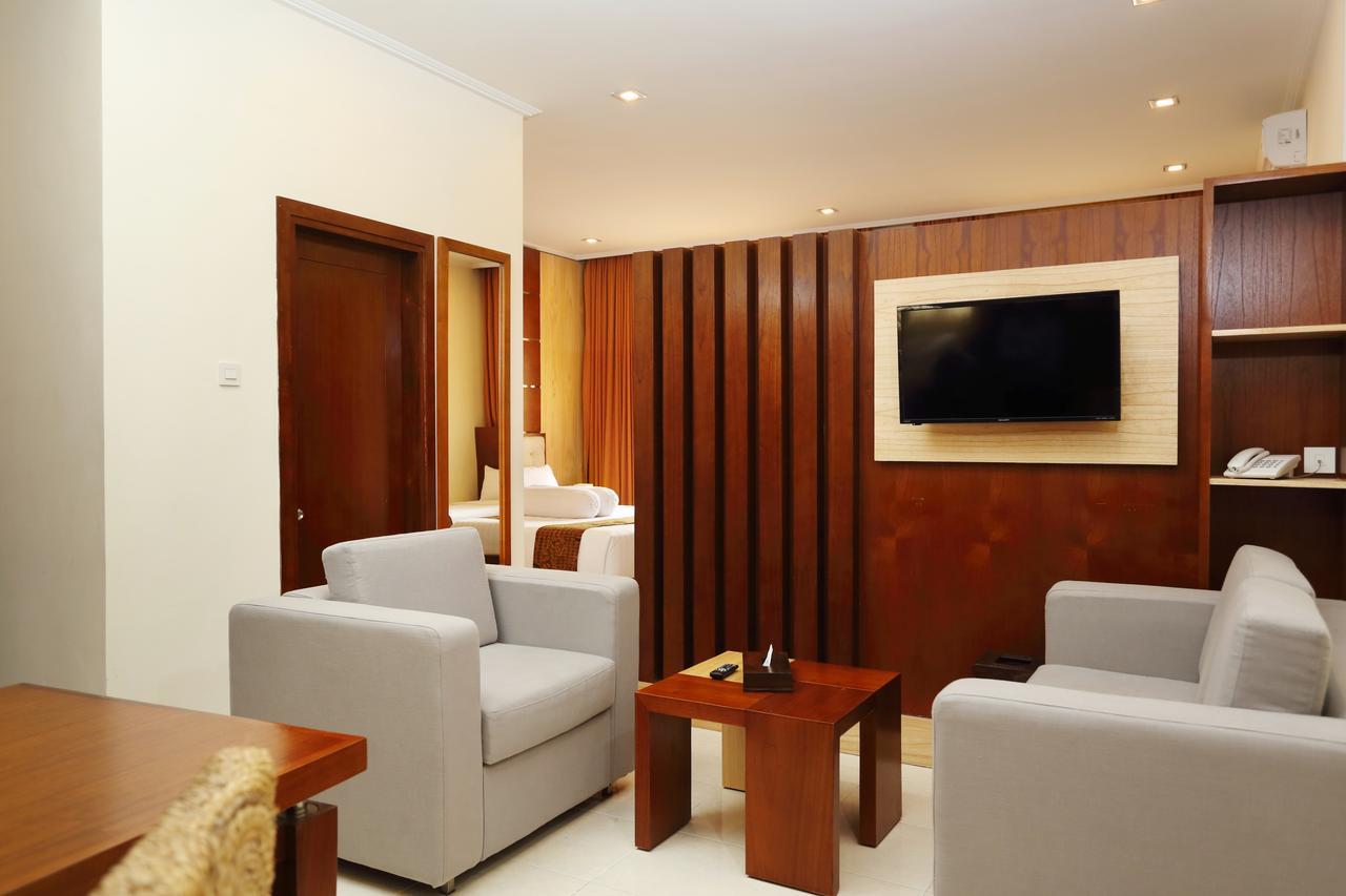 Multazam Hotel Solo Εξωτερικό φωτογραφία
